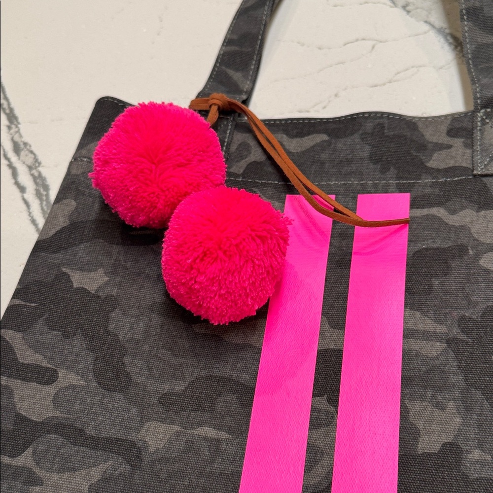 Koala Kanvas Chic Camouflage Tote with Vibrant Pink Stripes and Poms Never Used - Picture 5 of 7